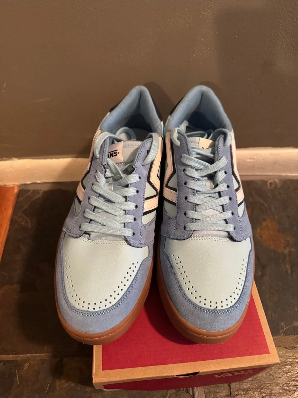 Lightly worn men’s Vans Lowland 2.0 Sneakers in heritage blue/gum